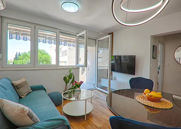 A&a * Макарська